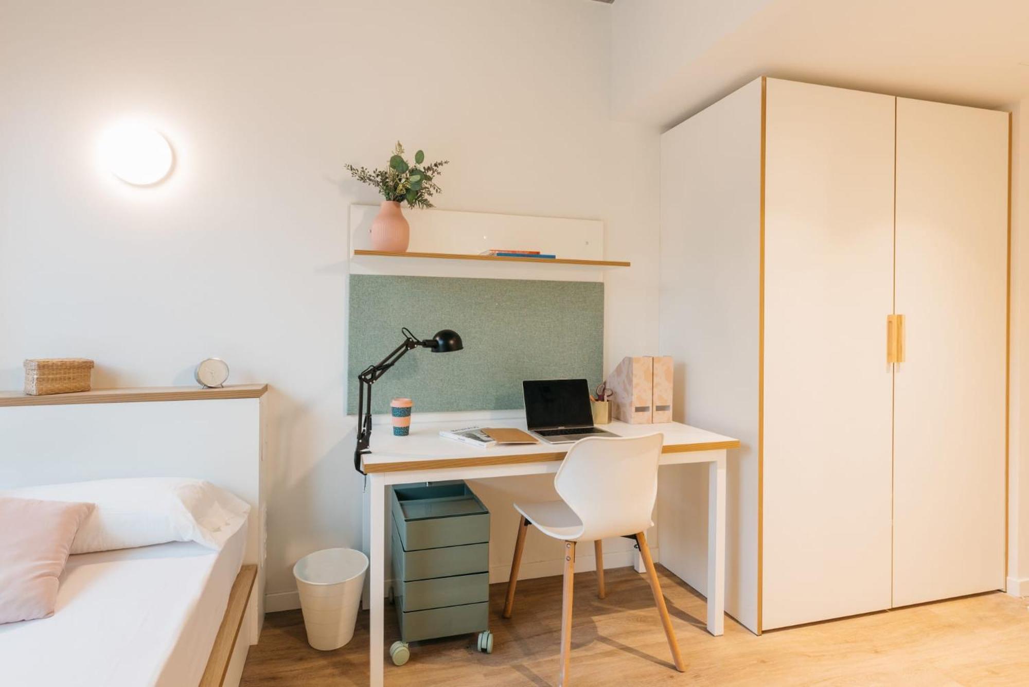 For Students Studying In Barcelona Only - Stunning Spacious Studios And Private Rooms At Pallars Student Accommodation Exterior foto